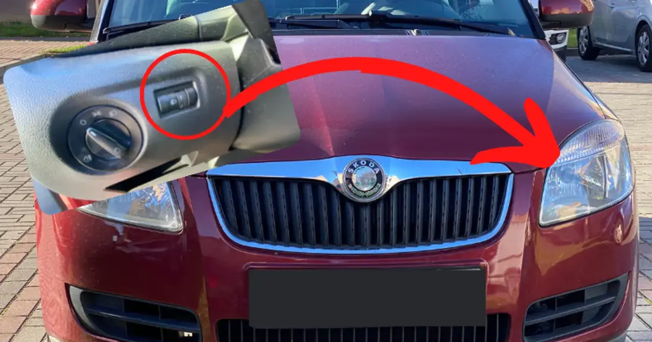 Pokrętło ustawienia świateł 1 2 3 na desce rozdzielczej samochodu Skoda, z czerwoną strzałką wskazującą na reflektor.