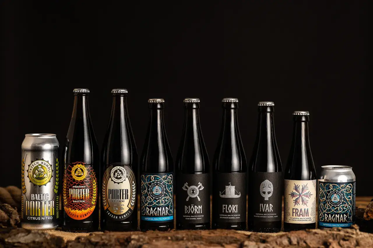 Siedem butelek i puszka piwa typu porter, w tym Baltic Porter Citrus Nitro. Zbyt niska temperatura serwowania może wpłynąć na odbiór smaku.