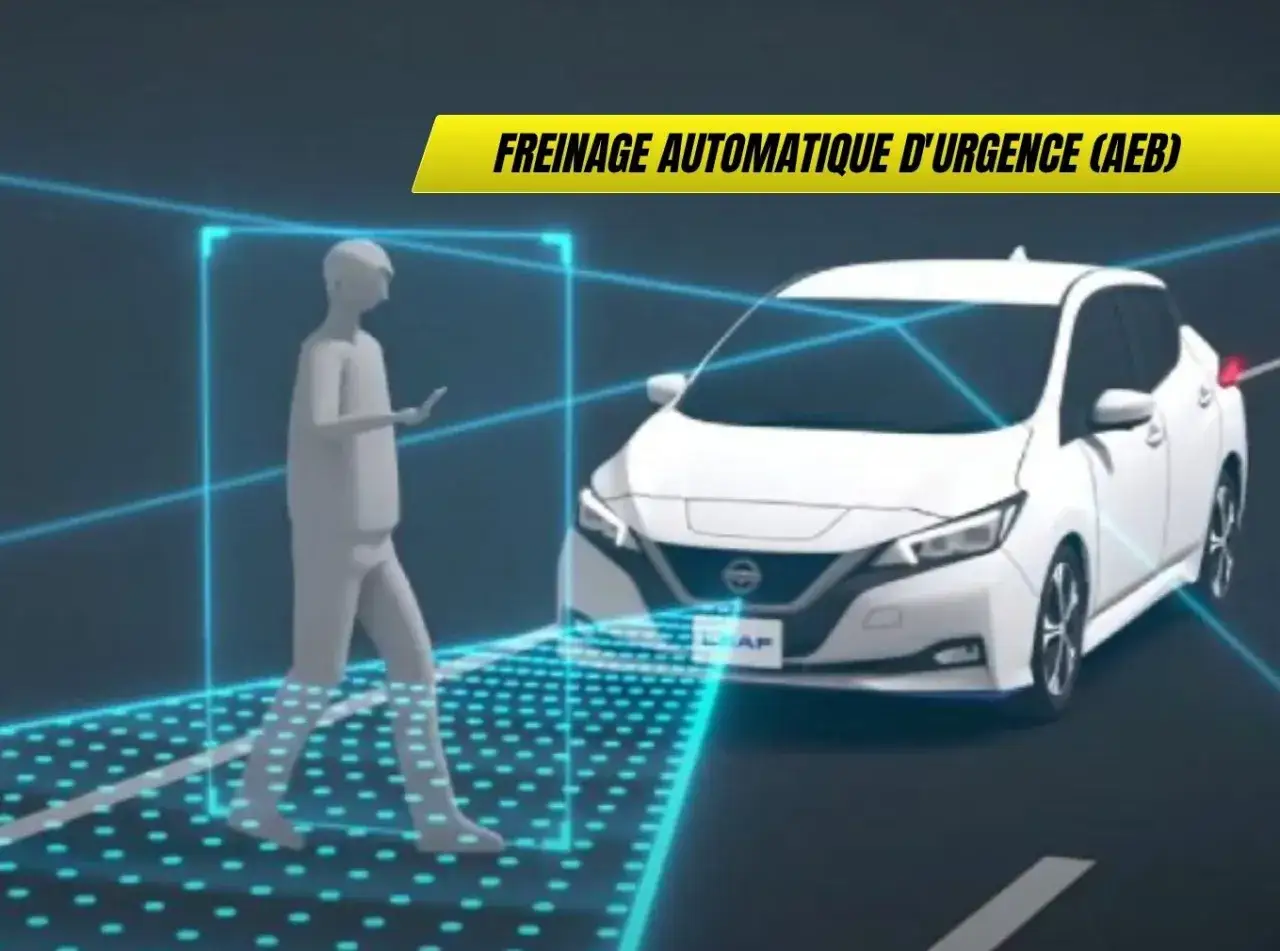 Une voiture blanche détecte un piéton grâce à son freinage automatique d'urgence.