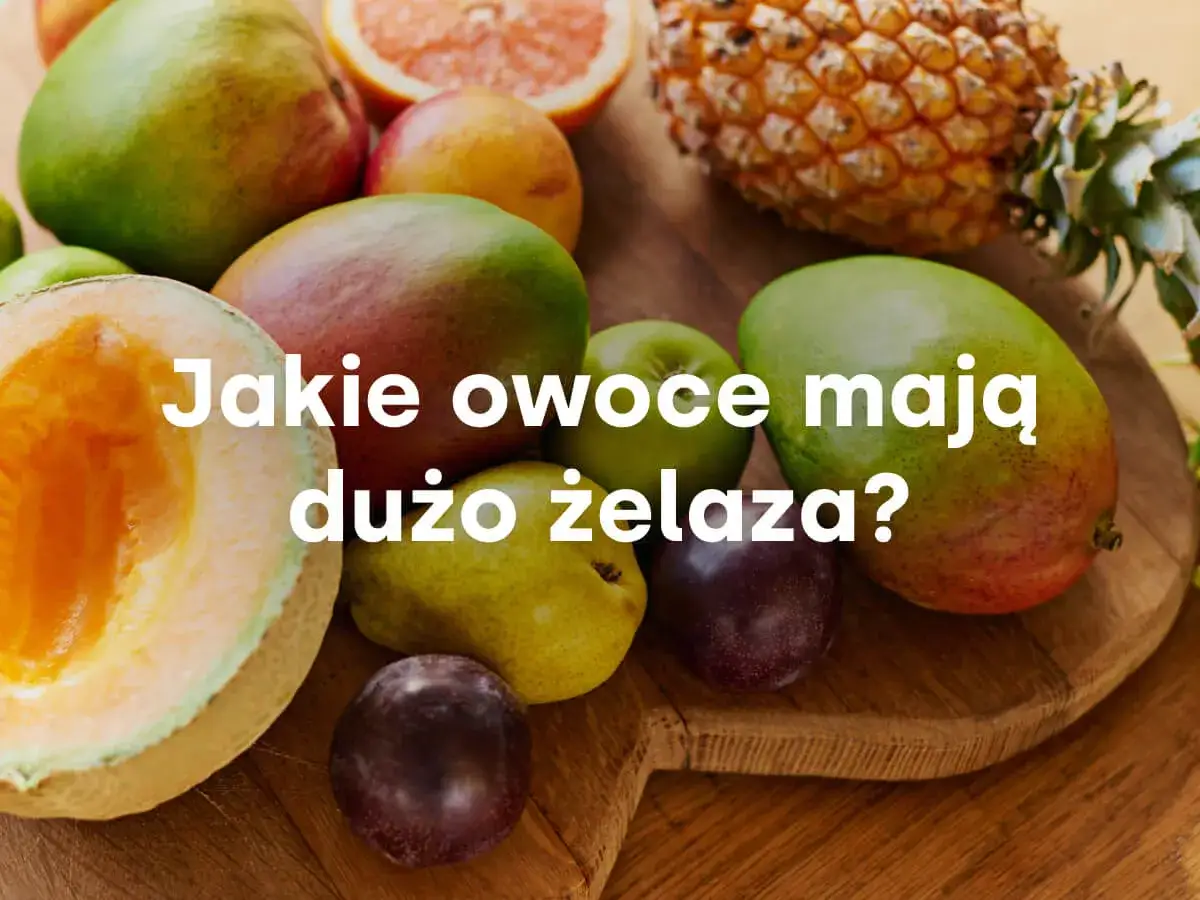Różnorodne owoce, w tym mango, gruszka i śliwka, które są przykładami owoców bogatych w żelazo.