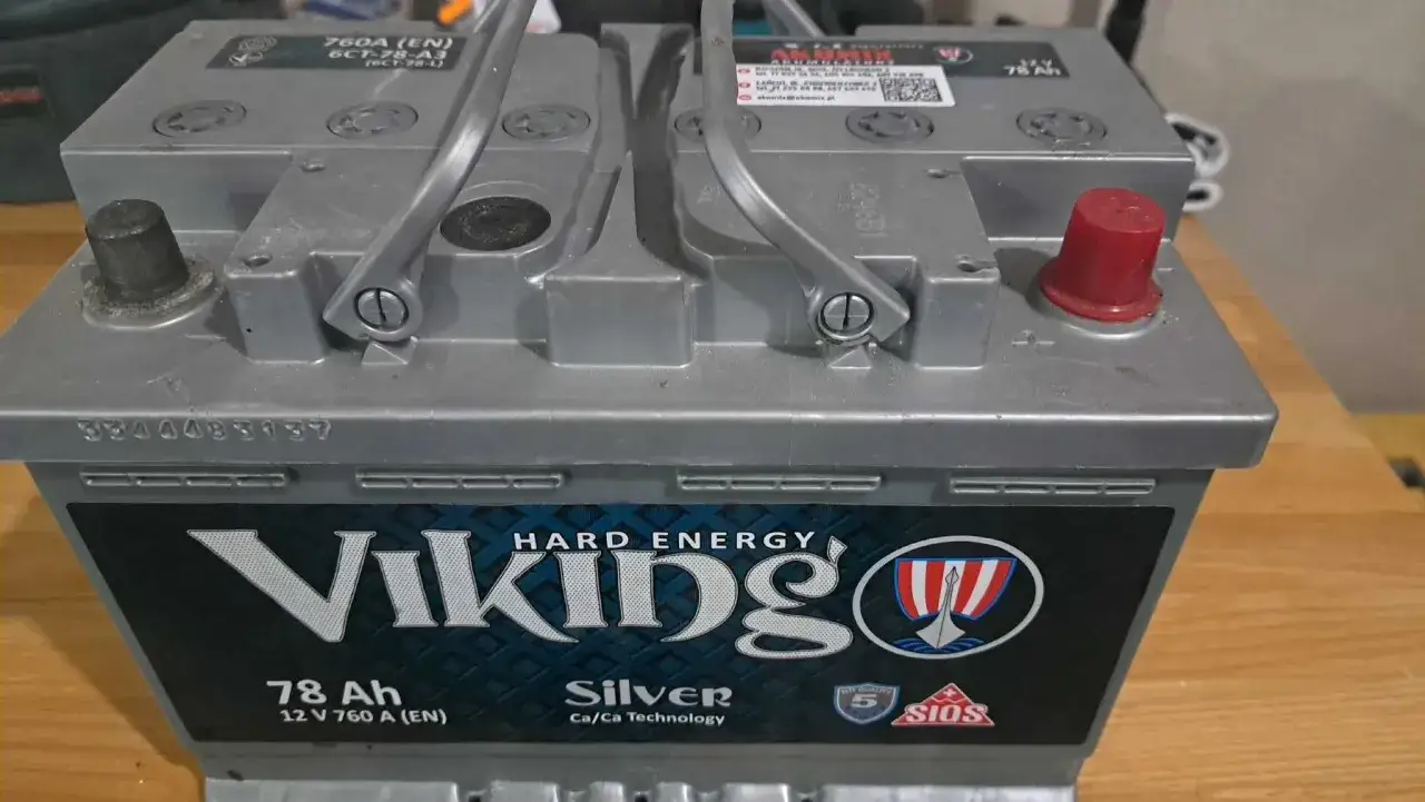 Akumulator Viking Silver 78 Ah, 12 V 760 A (EN). Zapewnia dużą pojemność akumulatora dla Twojego pojazdu.