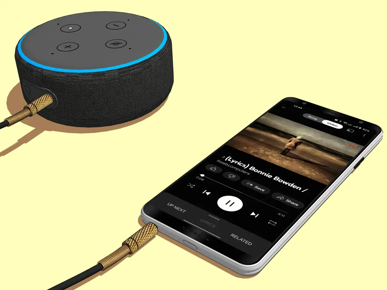 Alt text: Un altavoz inteligente Alexa conectado a un teléfono móvil reproduciendo música. Configurar Alexa para escuchar tus canciones favoritas.