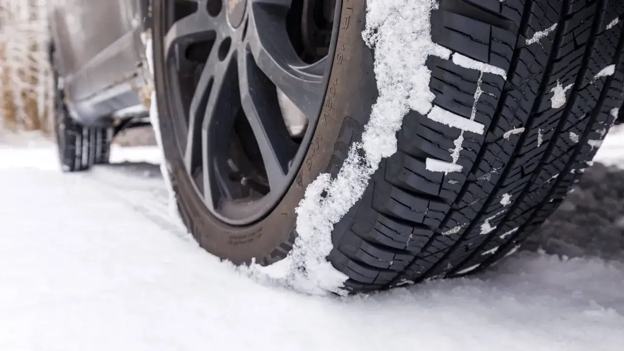 Kumho Wintercraft WP52 Test: Reifen im Schnee, bereit für jede Herausforderung.