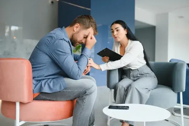 psycholog i pacjentka podczas sesji terapeutycznej