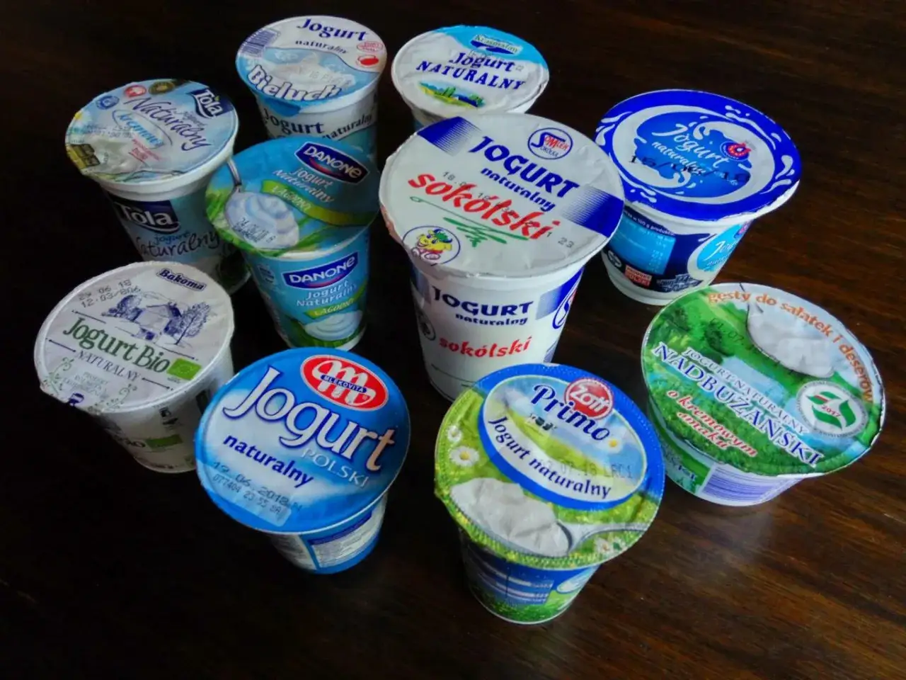 różne rodzaje jogurtów naturalnych do zupy