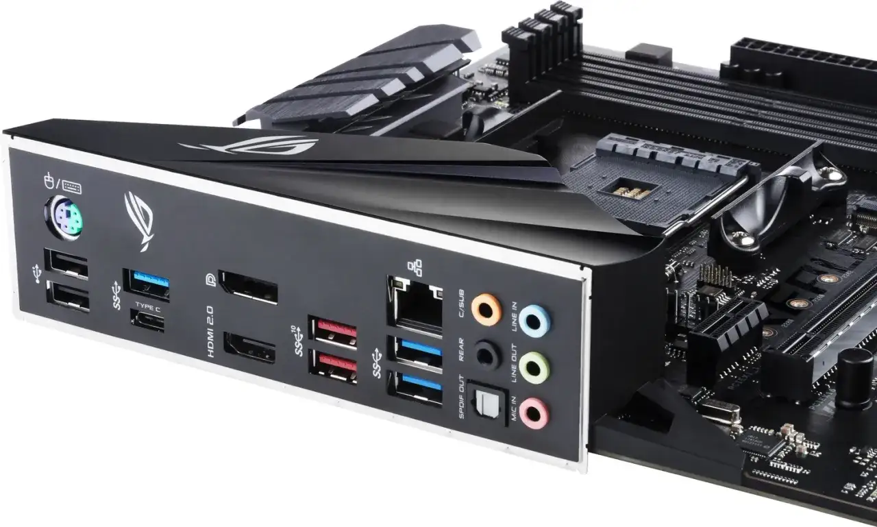 ROG Strix B450-F Gaming Mainboard mit vielen Anschlüssen: USB, HDMI, Ethernet und Audio. Bereit für ein BIOS Update.