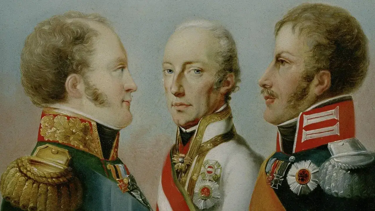Drei M&auml;nner in Uniformen, die an die heilige Allianz erinnern, blicken in verschiedene Richtungen.