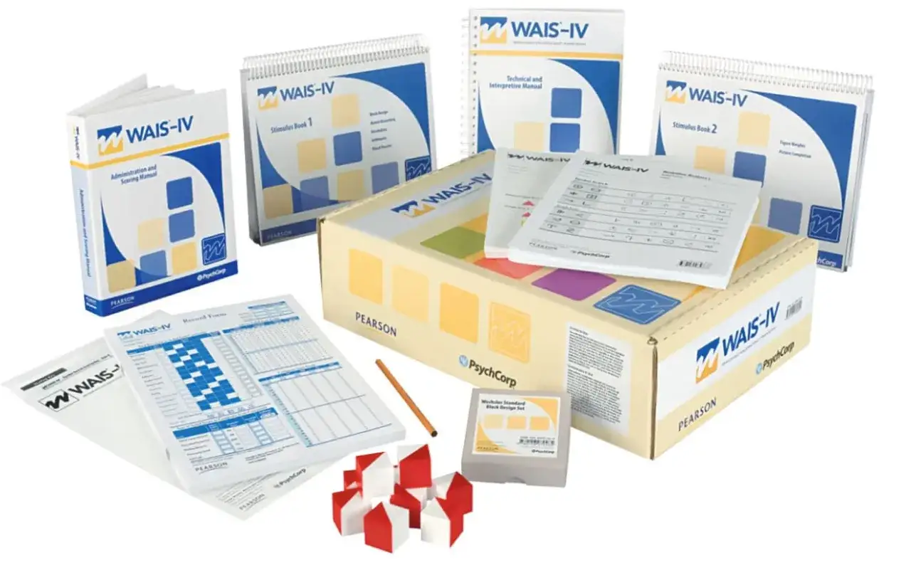 Ensemble de matériel pour le test de Wechsler WAIS-IV, incluant manuels, livres de stimuli, fiches et blocs de conception.