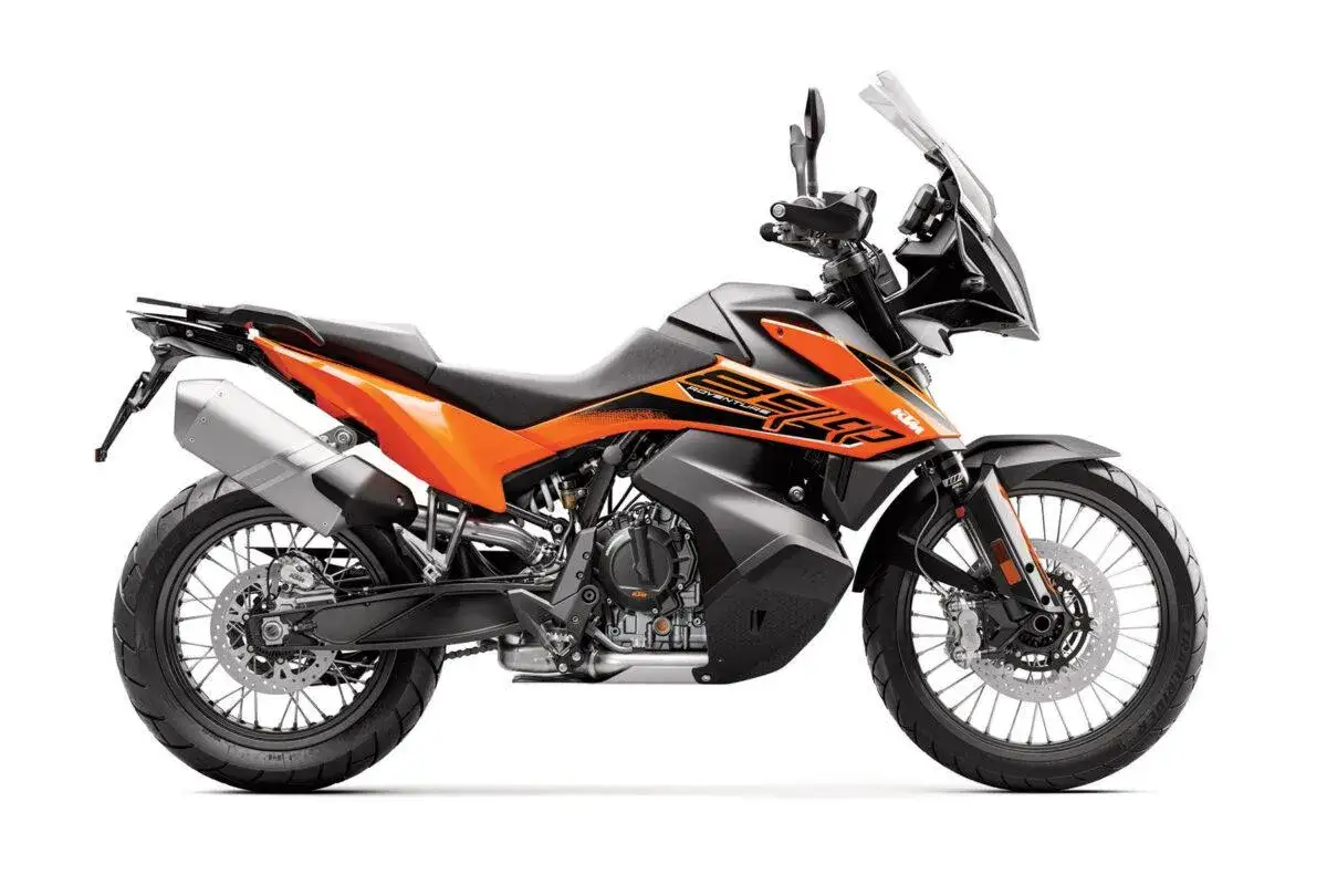 KTM 890 Adventure R, una de las motos trail media cilindrada más capaces, lista para la aventura.