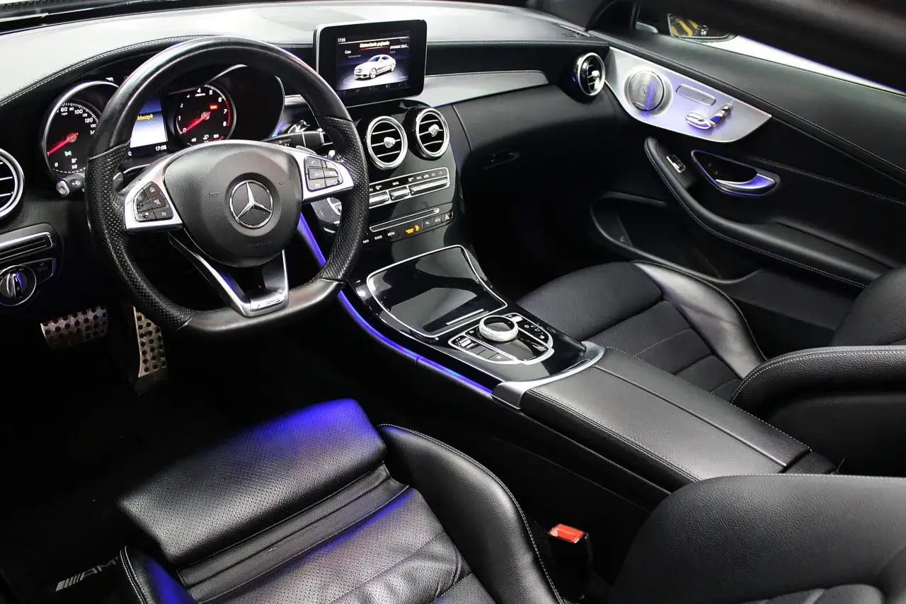 Mercedes C300 Coupe C205 wnętrze kokpit