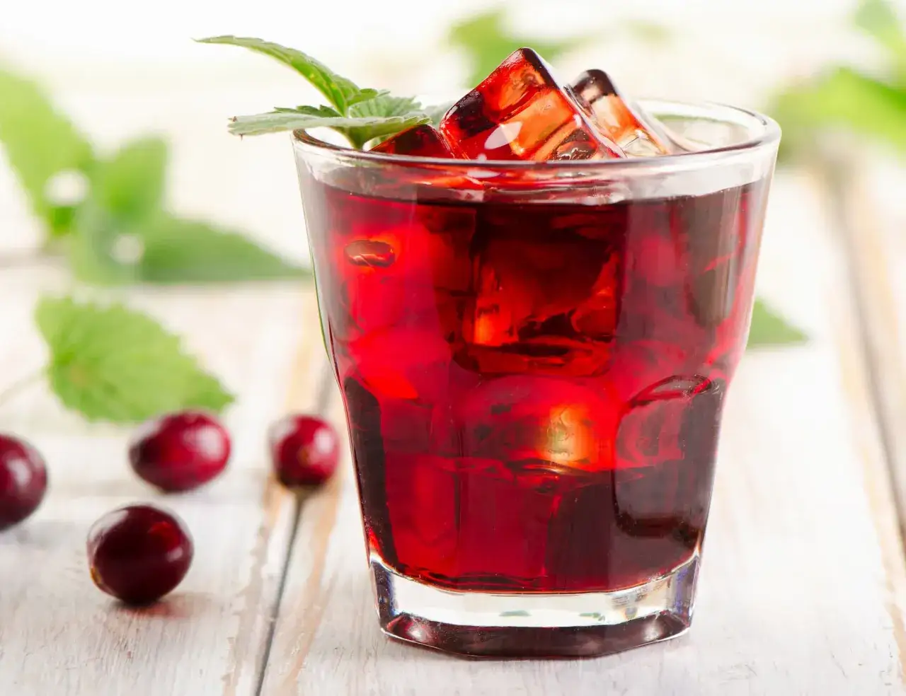 Proste drinki z wódką żurawinową i sokiem