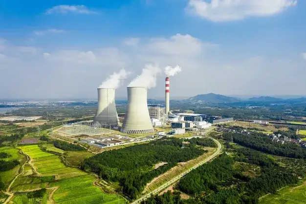 Nowoczesna elektrownia jądrowa widok z lotu ptaka