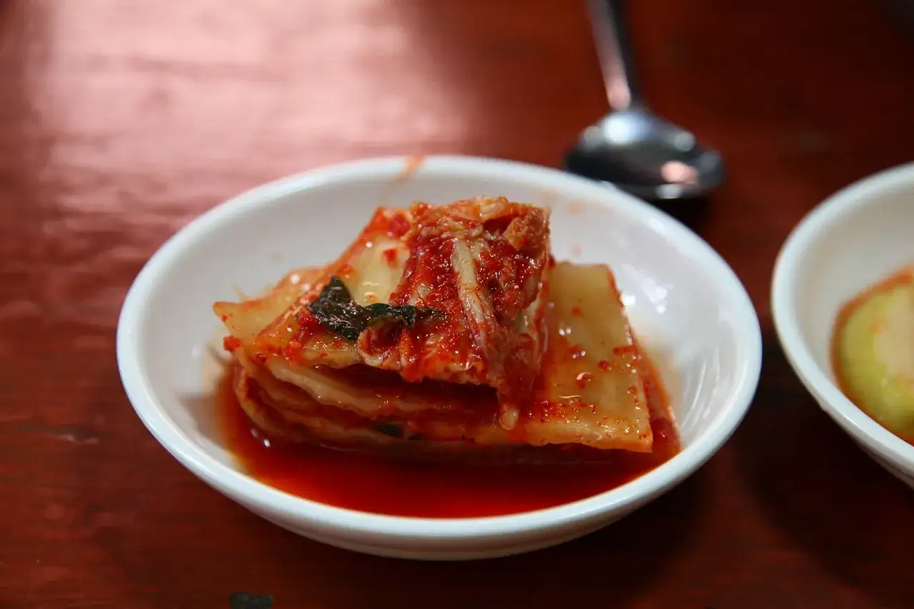 Kimchi w lodówce, szczelny pojemnik