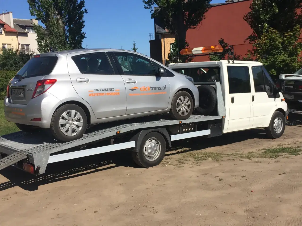 autolaweta transport samochodu