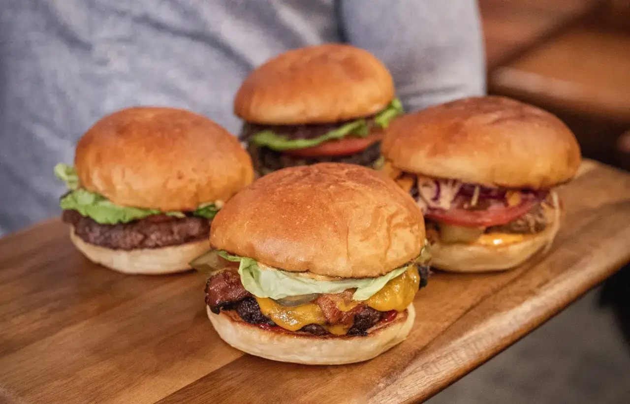 domowe metody formowania kotletów do burgera, jak zrobić burgery bez prasy