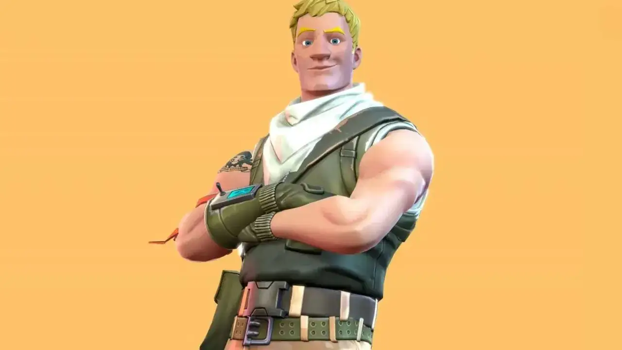 Postać z gry Fortnite, znana jako bambik skin, z rękami skrzyżowanymi na piersi.