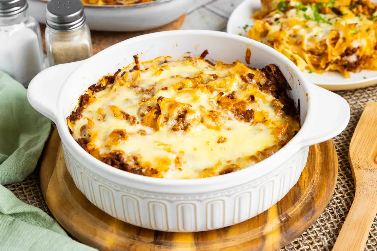 Schichtkohl Auflauf, Omas Rezept: herzhaft geschichteter Kohl mit Hackfleisch und Käse überbacken, ein Klassiker.