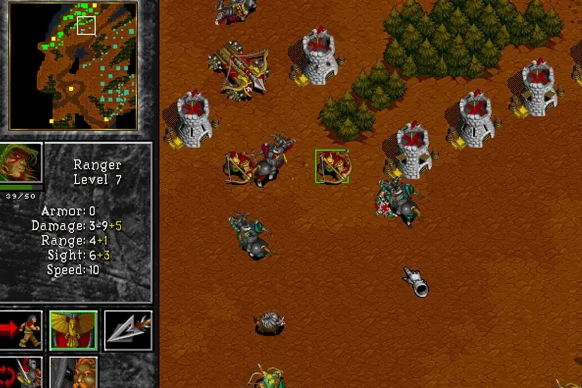 Warcraft 2 film: widok z gry RTS, oddziały orków i ludzi walczące w pobliżu wież obronnych. Na dole ekranu panel jednostki 