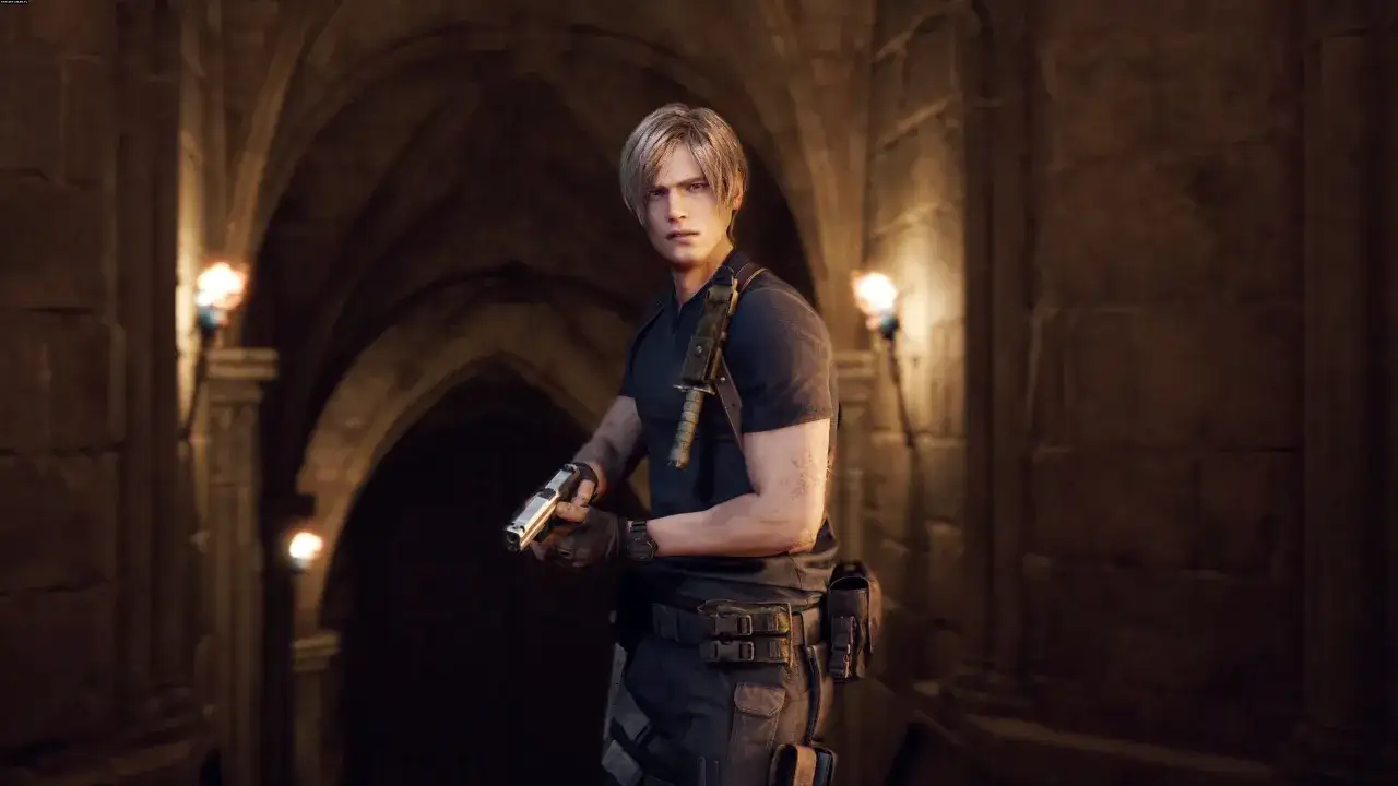 Leon S. Kennedy w mrocznym korytarzu, gotowy do akcji. To jedna z najlepszych gier na PS4, kt&oacute;ra wciągnie Cię na długie godziny.