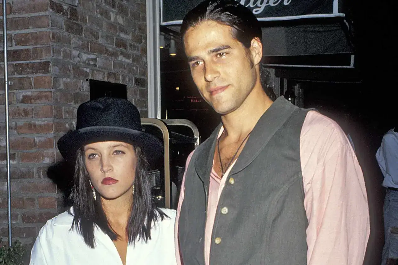 Lisa Marie Presley z mężem, Danny Keough, w latach 90.