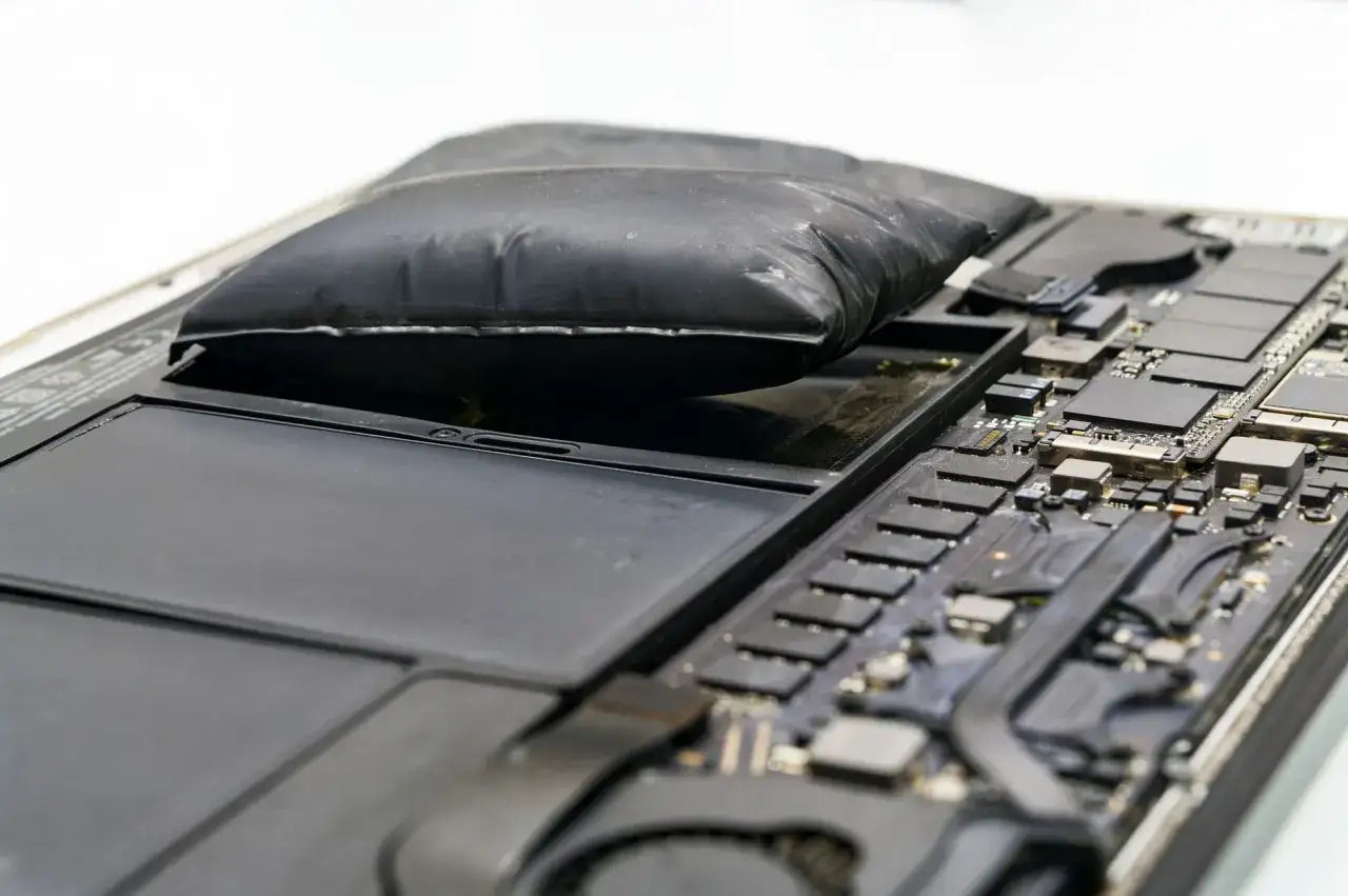 por&oacute;wnanie wymiany baterii laptop DIY serwis ASO