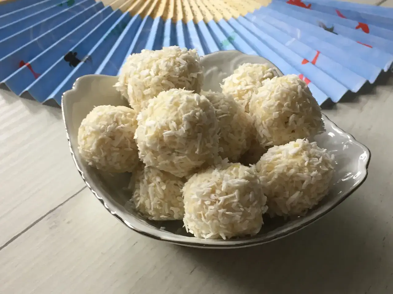 domowe pralinki Raffaello z miękkim migdałem