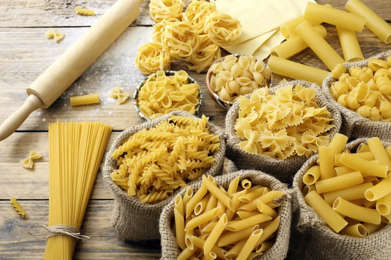 różne rodzaje makaronu spaghetti