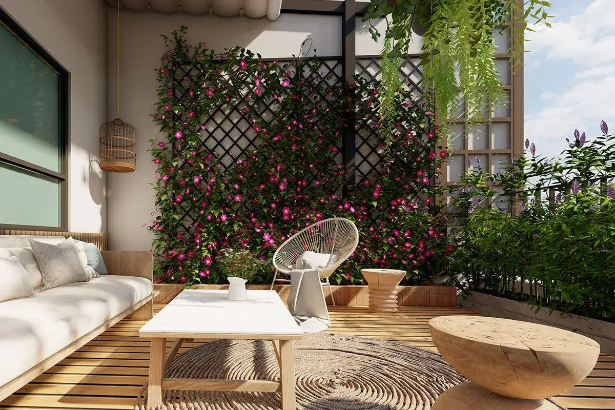 Un muro di cemento trasformato in un giardino verticale fiorito, con rampicanti rosa e verdi che creano un'oasi rilassante.