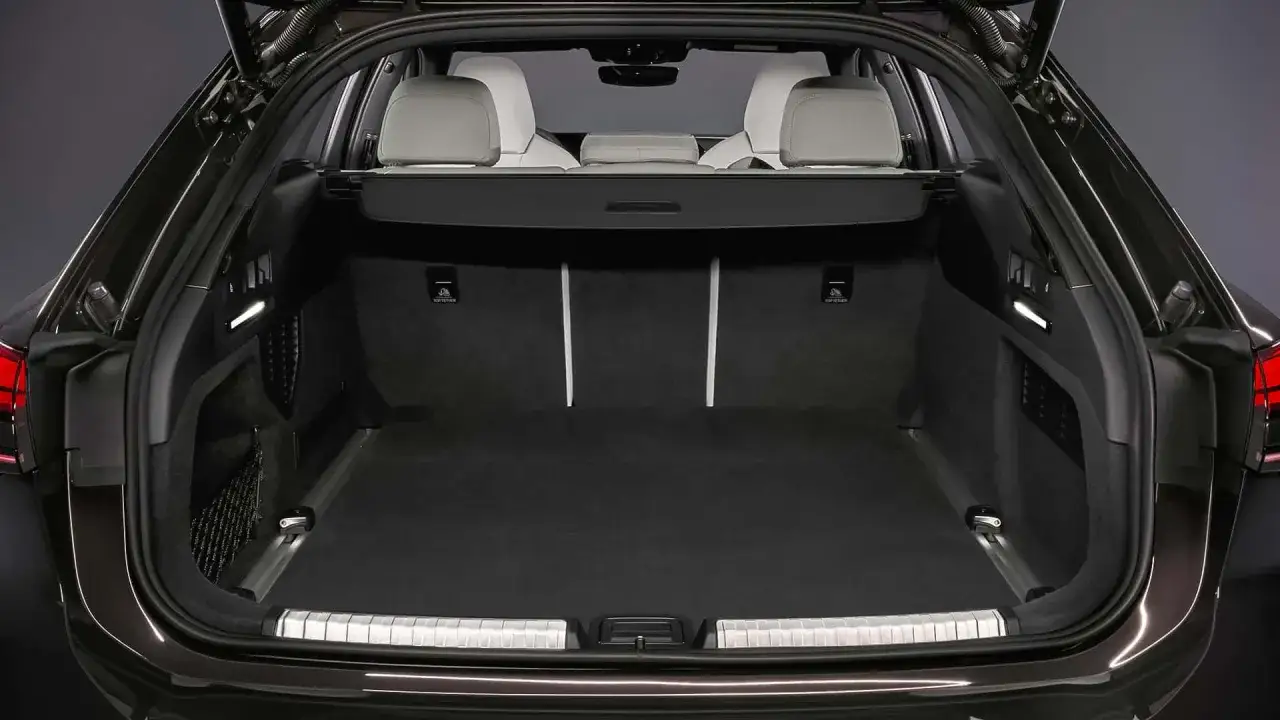 Przestronny bagażnik Audi A6 C9 Avant, gotowy na podróż.