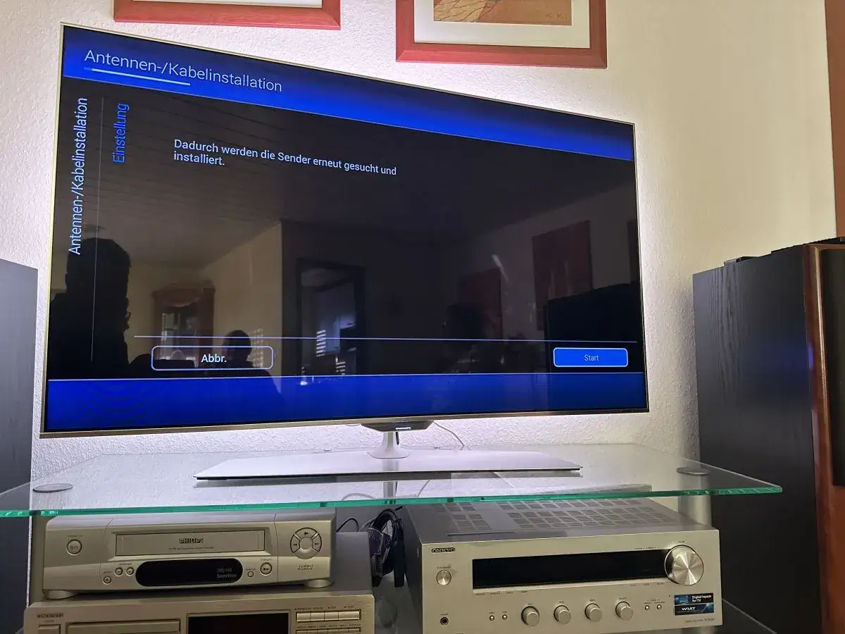 Ekran telewizora Philips z menu 