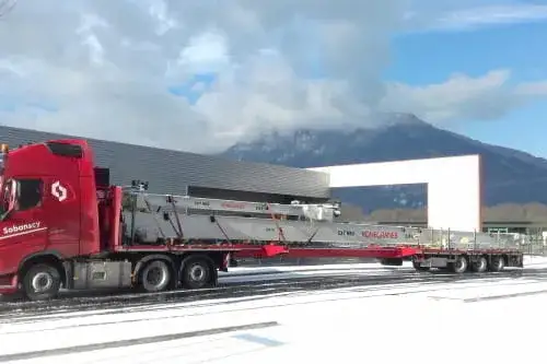 Naczepa Mega zastosowania w transporcie