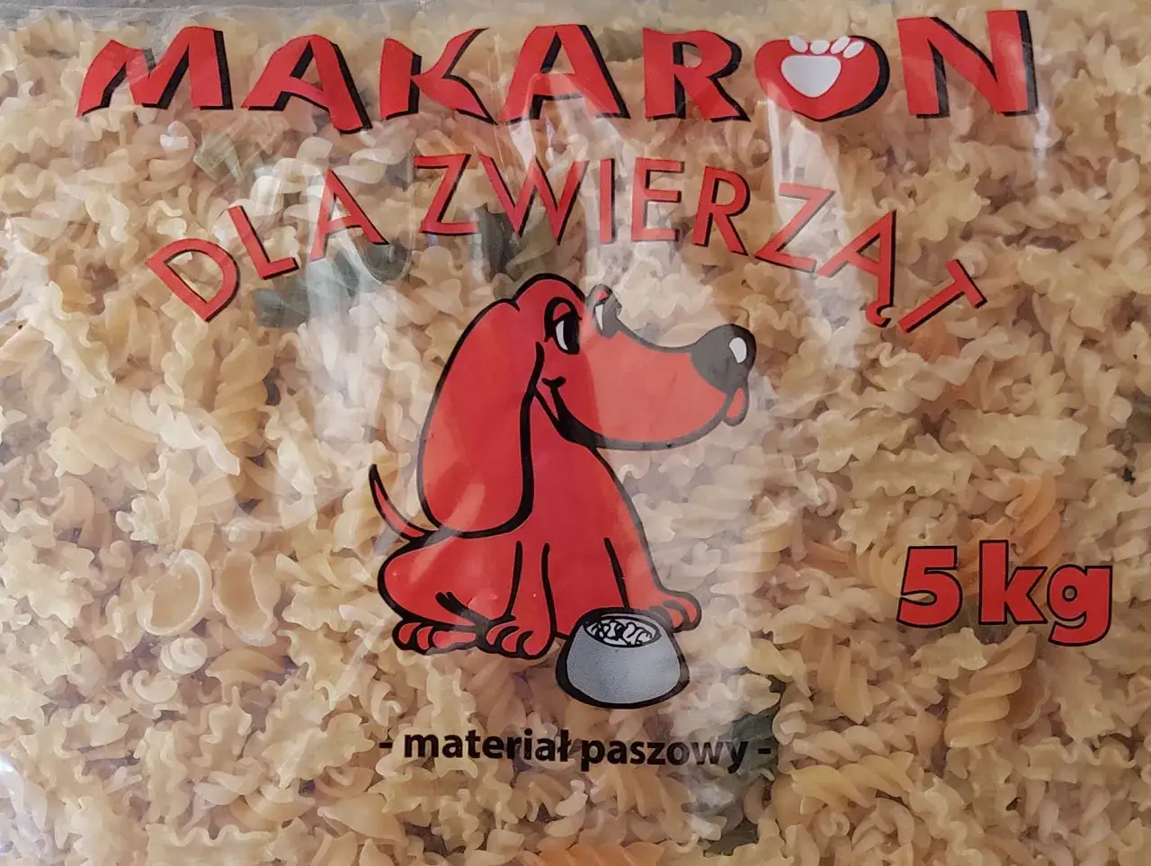 r&oacute;żne rodzaje makaronu dla ps&oacute;w i ludzi