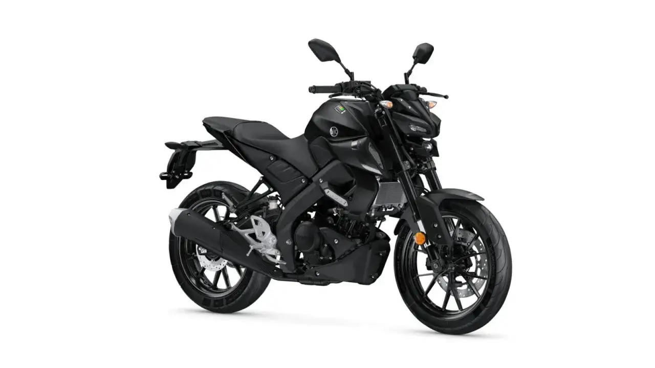 Czarny motocykl Yamaha MT-125, gotowy do jazdy, z mocą V-max.