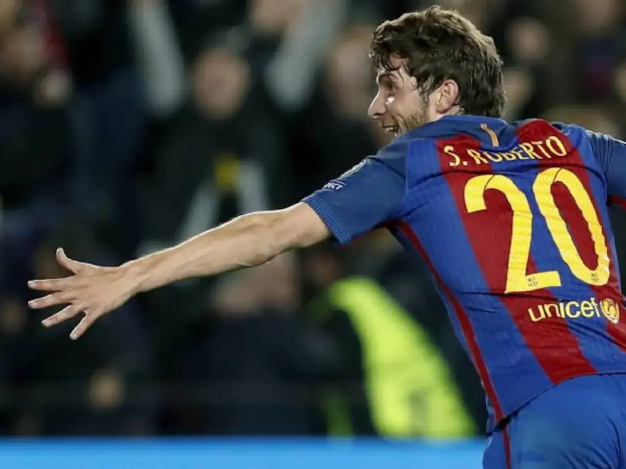 Sergi Roberto celebra un gol con el n&uacute;mero 20 en su camiseta del FC Barcelona.