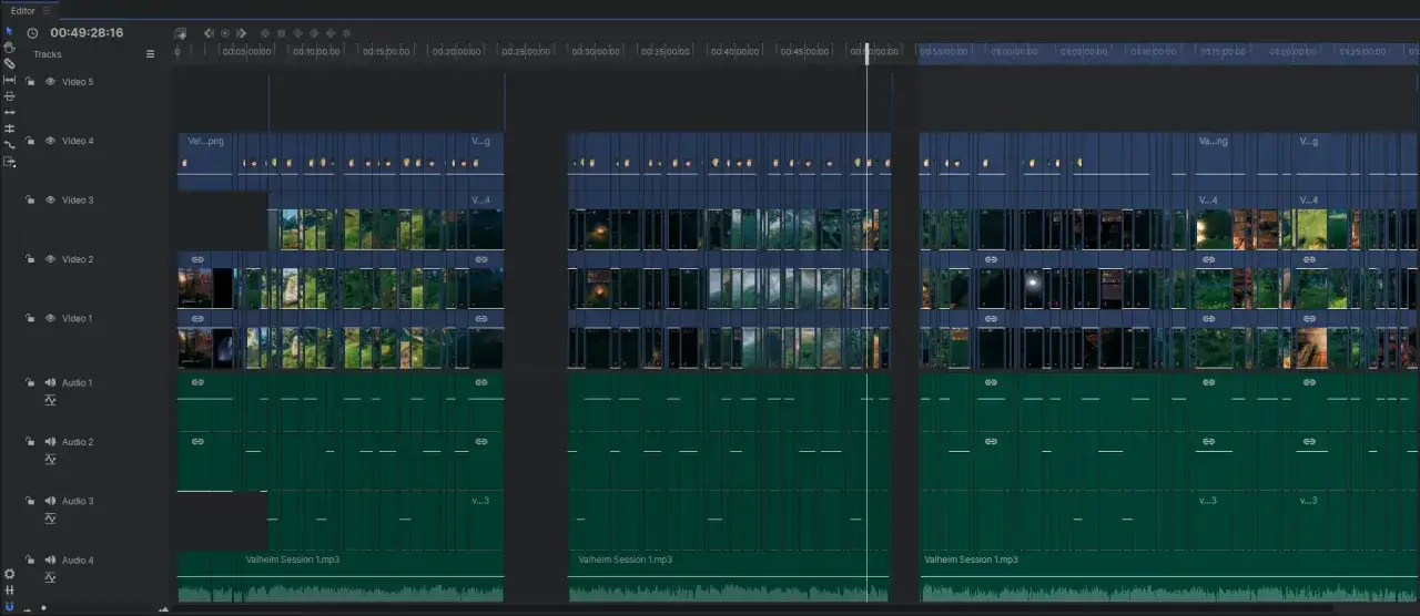 Montaż film&oacute;w w programie edycyjnym. Widoczne klipy wideo i ścieżki audio, gotowe do edycji.