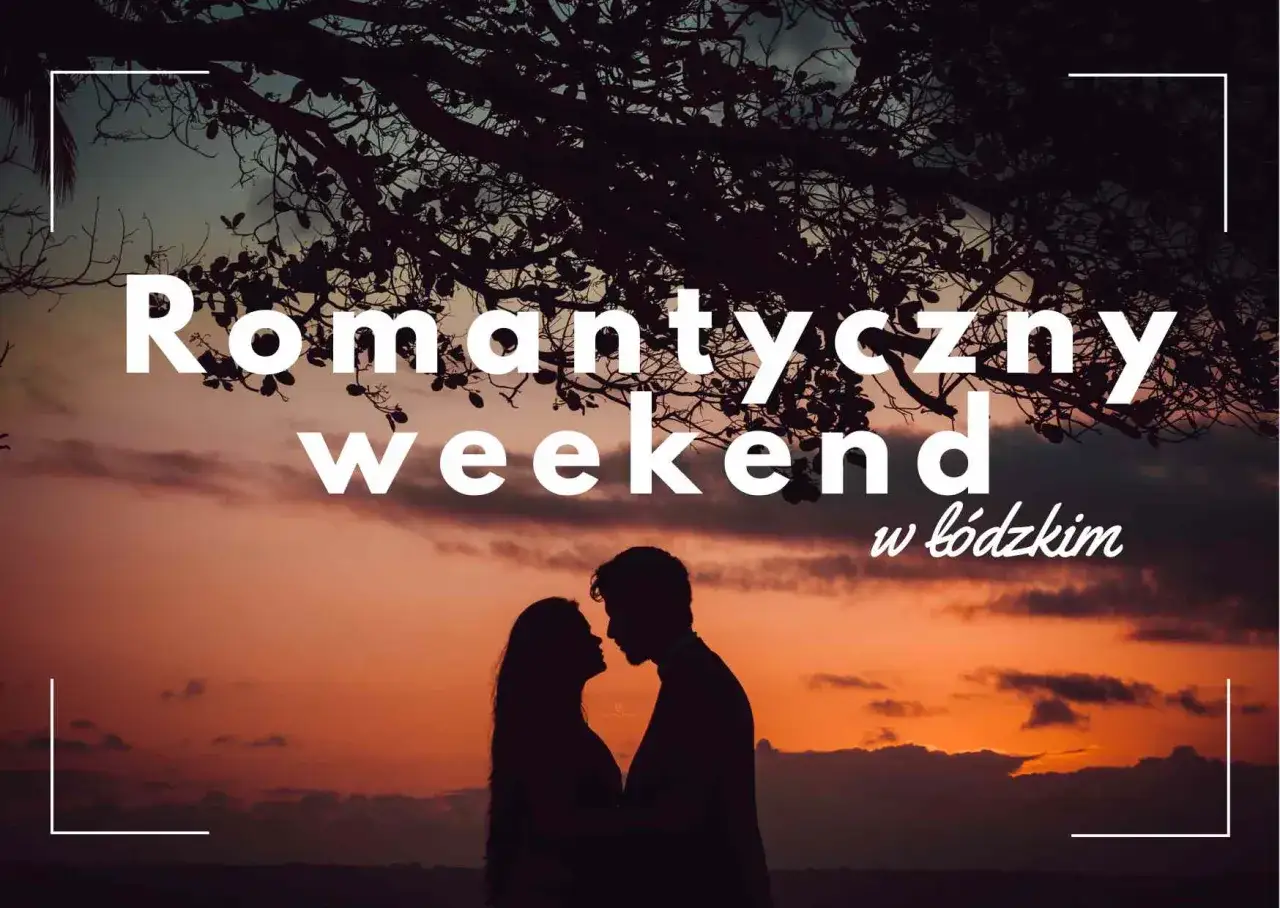 Sylwetki pary na tle zachodzącego słońca. Napis 