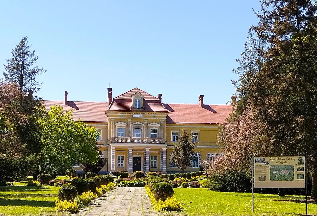 Dom Pomocy Społecznej dla seniorów, budynek, opieka