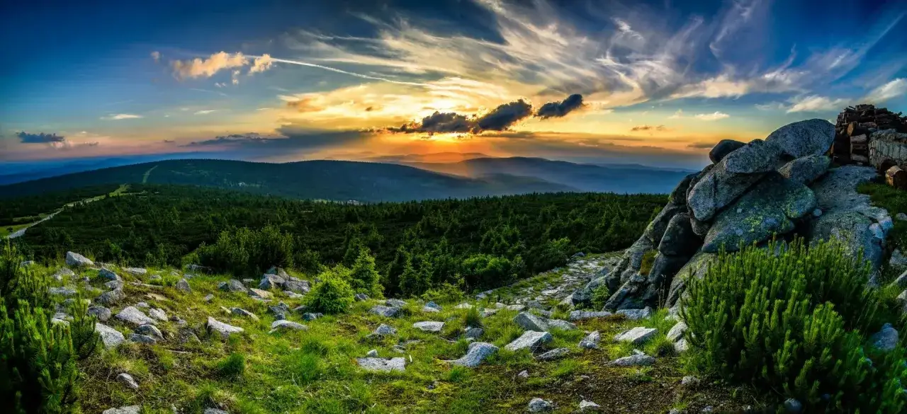Jelenia G&oacute;ra panorama Karkonosze