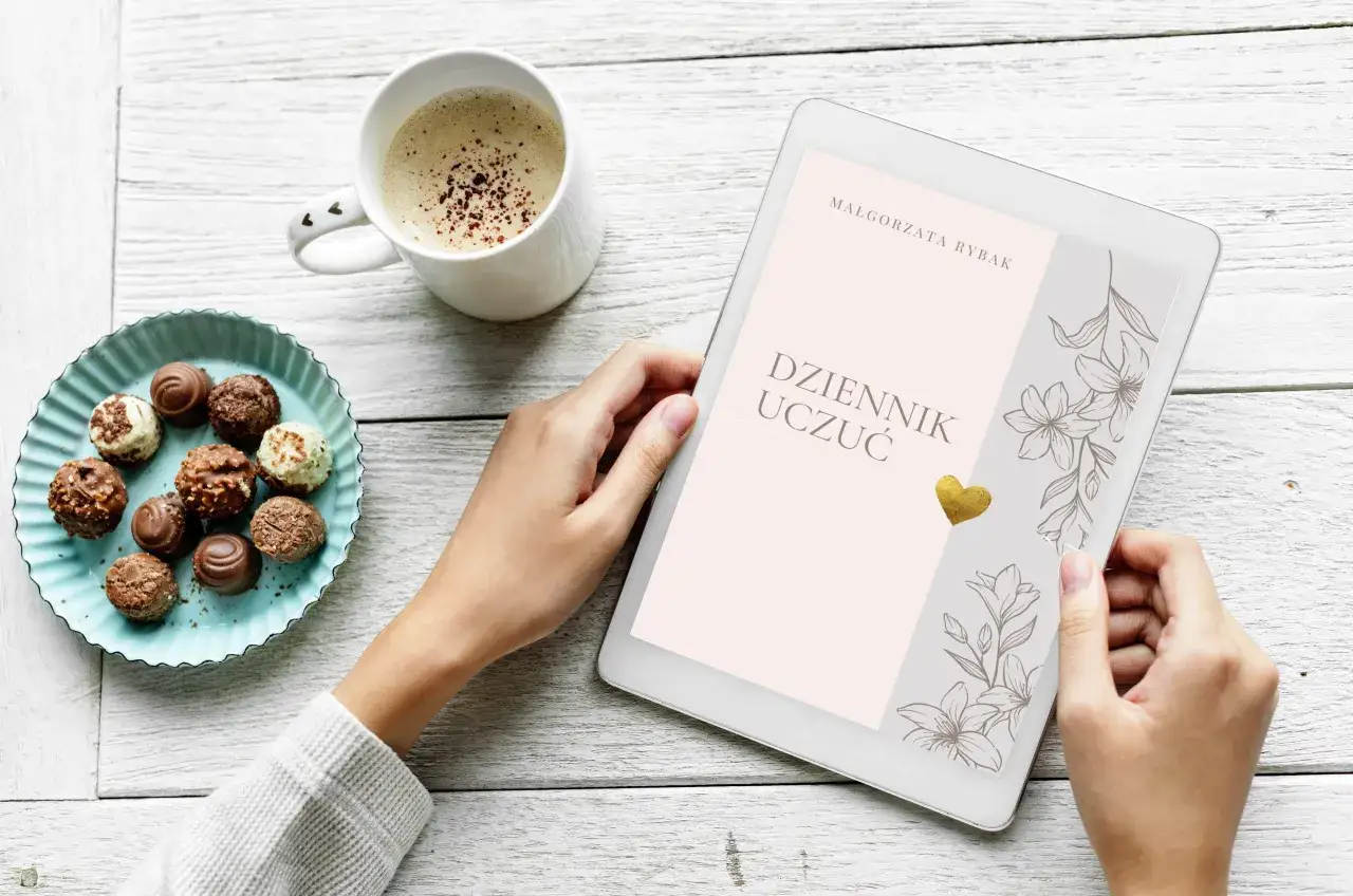 Chwila relaksu z kawą, czekoladkami i e-bookiem