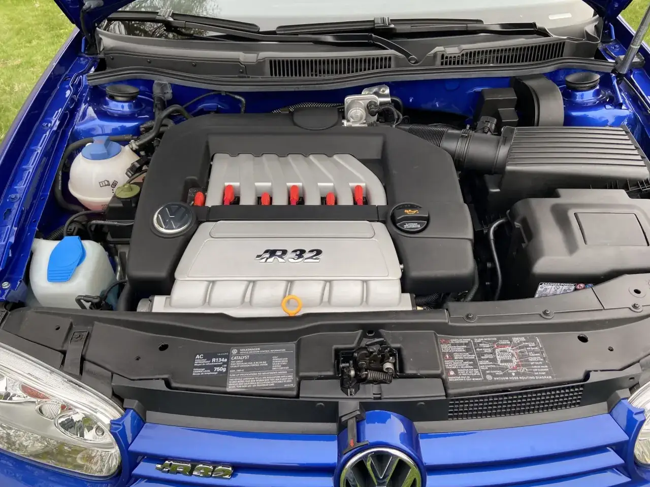 Silnik VR6 3.2l z napisem 