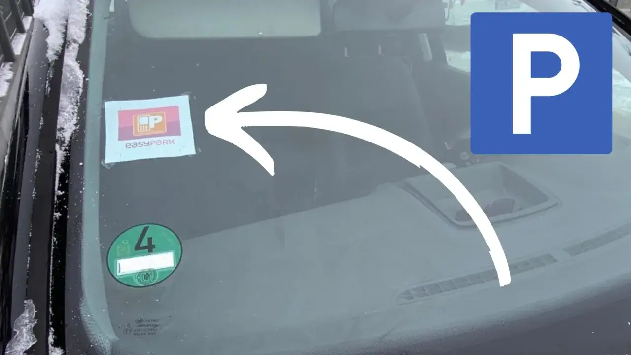 Aufkleber am Auto: Easypark-App-Aufkleber und Umweltplakette. Welche Aufkleber am Auto sind erlaubt? Hier ein Beispiel.