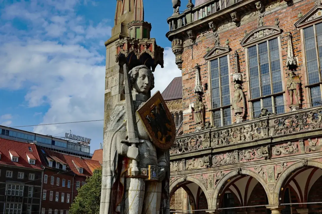 Roland-Statue vor dem Bremer Rathaus. Ein Muss, was man in Bremen gesehen haben muss, um die Geschichte der Stadt zu sp&uuml;ren.