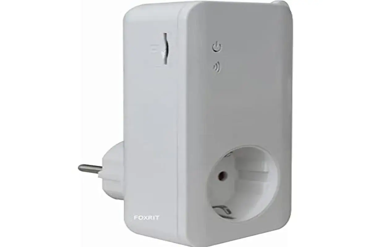 Adaptateur secteur blanc Foxrit, modèle simpal t40, avec prise européenne et prise femelle.