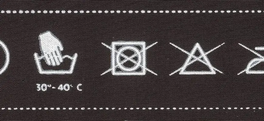 Metka sukni ślubnej symbole prania