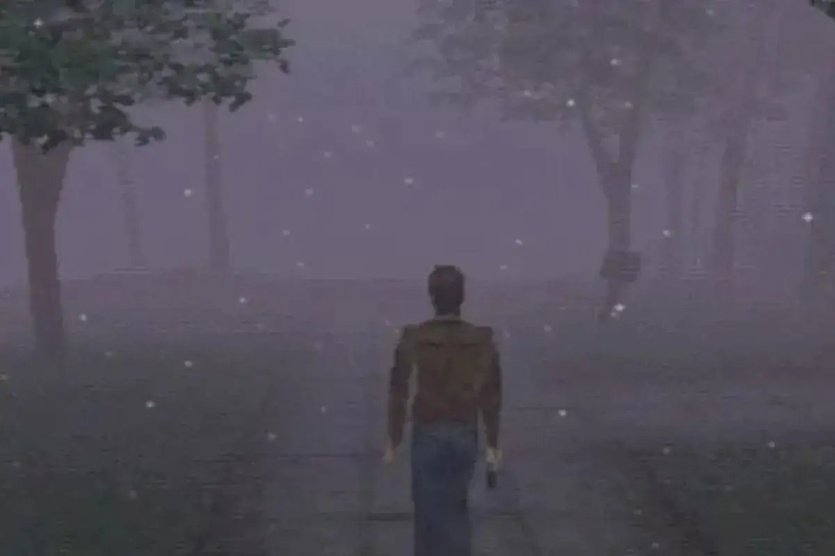 Mężczyzna idzie przez mglisty park, czując się jak w Silent Hill. Wokół spadają drobne, świecące punkciki.