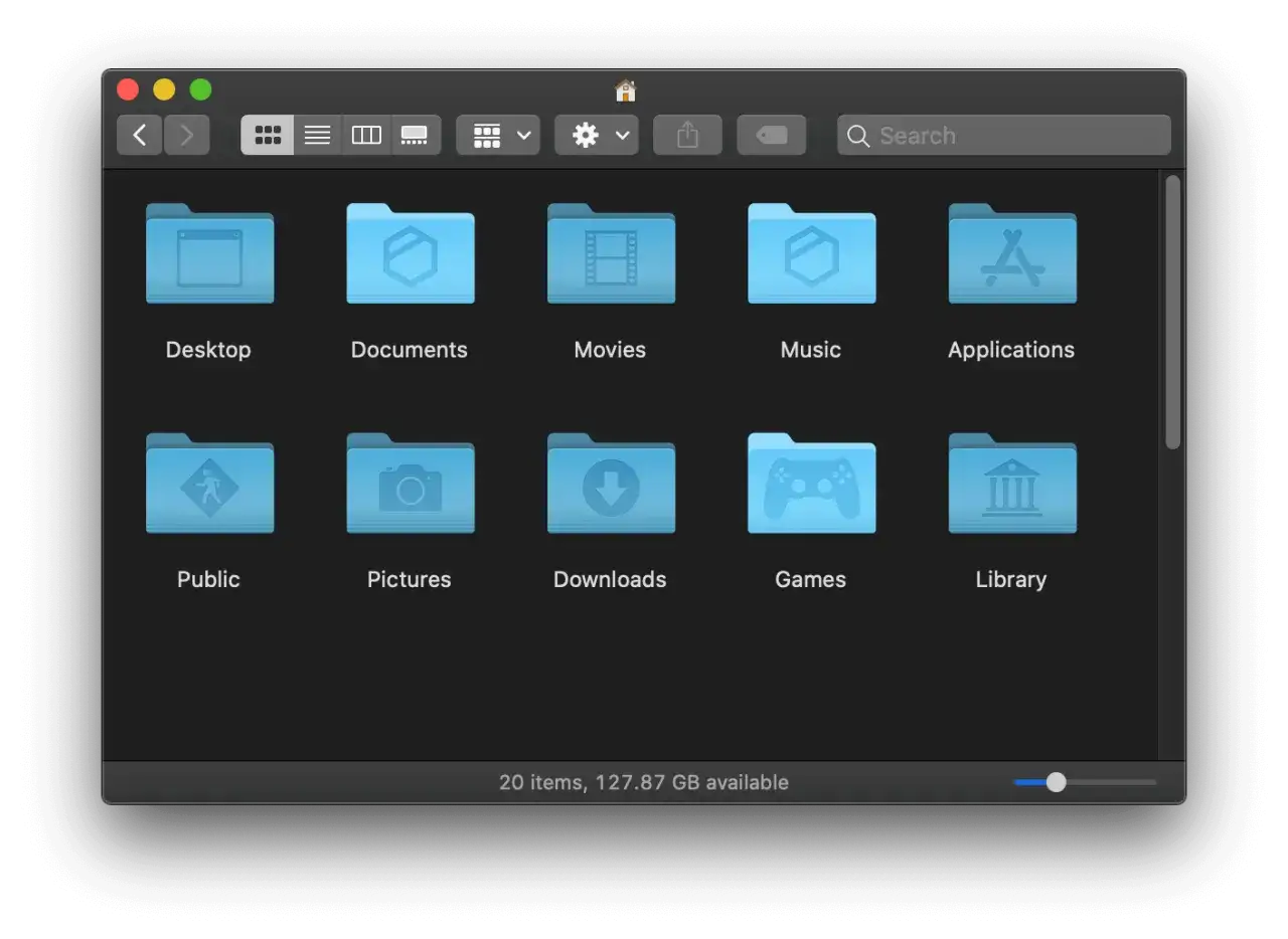 Widok folderów na Macu: Desktop, Dokumenty, Filmy, Muzyka, Aplikacje, Publiczne, Zdjęcia, Pobieranie, Gry, Biblioteka. Idealne miejsce na gry ze Steam na Maca.