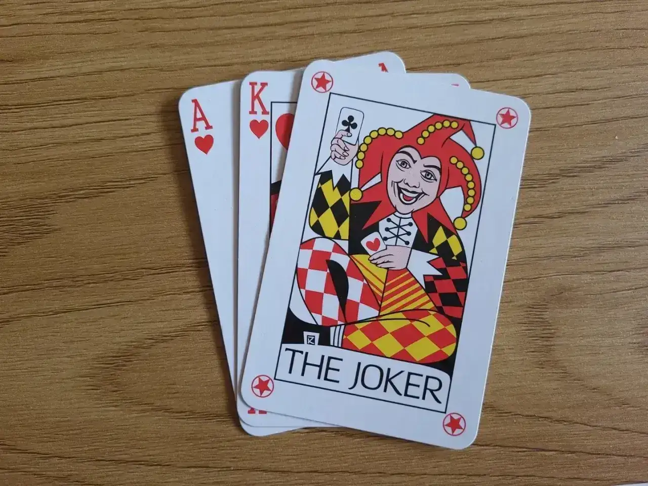Karty do gry: as, król i joker. Poznaj zasady gry karciane i zacznij grać!