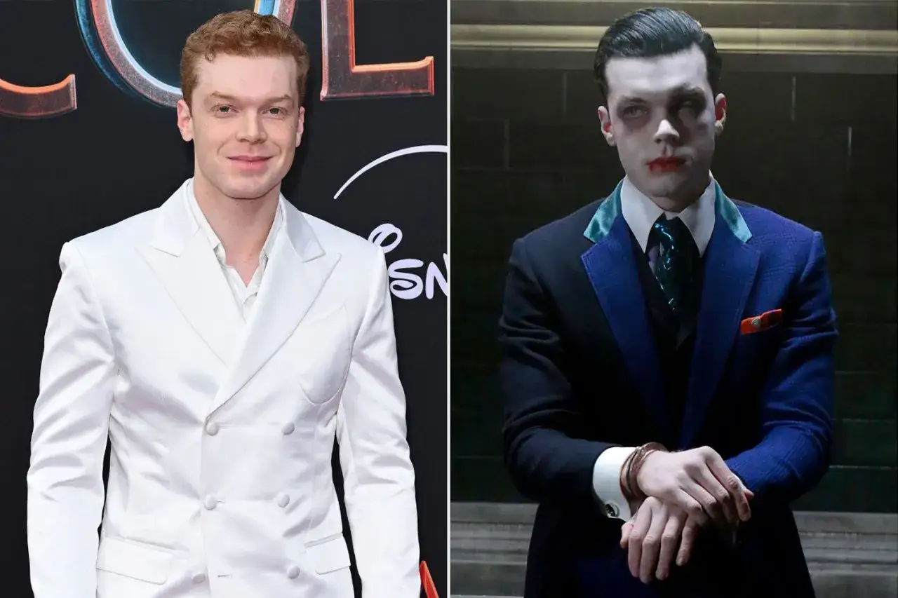 Cameron Monaghan, som spelar Jokern, i en vit kostym till vänster och som Jokern i en blå och svart kostym till höger.