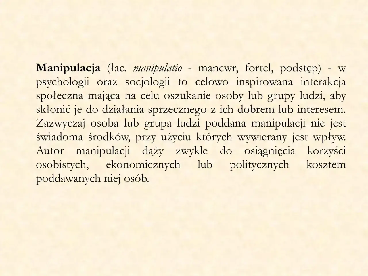 Tekst opisuje manipulację jako celową interakcję mającą na celu oszukanie, by skłonić do działania sprzecznego z interesem. To forma **indoktrynacji**, która często działa nieświadomie.