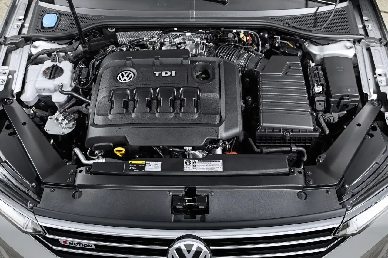 Silnik audi 2.0 TDI, czysty i zadbany, gotowy do drogi.